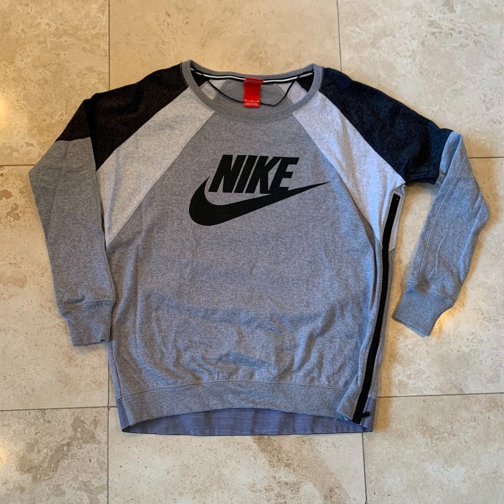 NWOT NIKE Fashion Sweatshirt